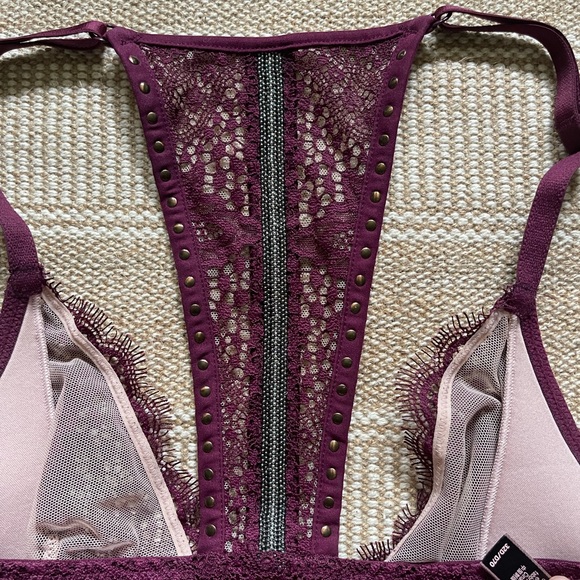 Victoria’s Secret Bra and Panty Set - Picture 4 of 7